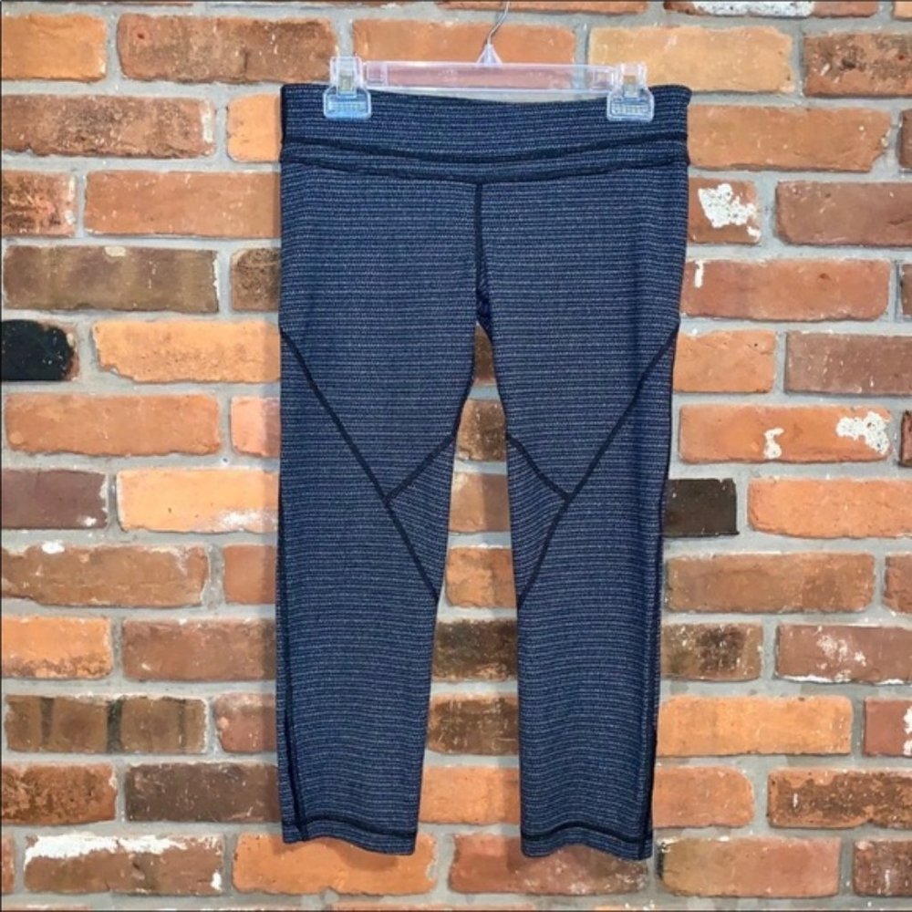VMMA Black Print Cropped Legging Size Large